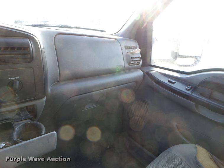 image for item EW9952 2006 Ford F450 Super Duty Crew Cab utility truck