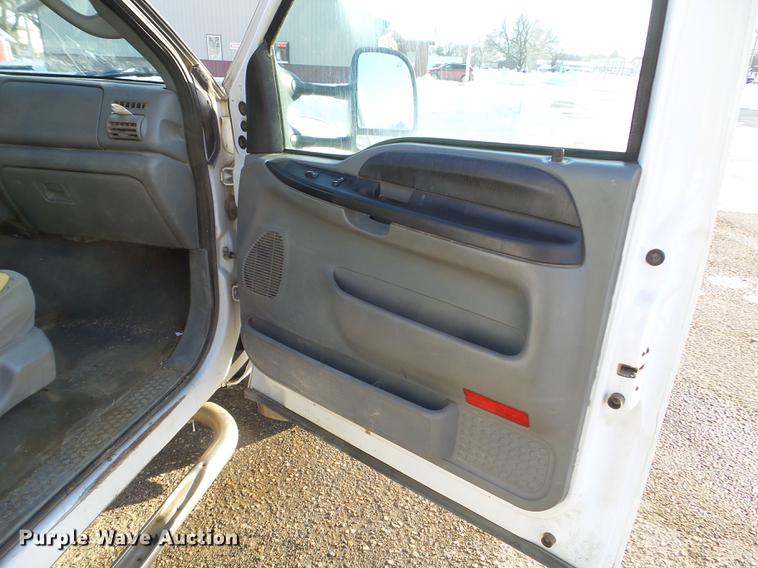 image for item EW9952 2006 Ford F450 Super Duty Crew Cab utility truck