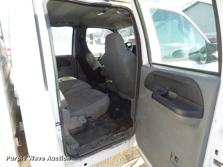 image for item EW9952 2006 Ford F450 Super Duty Crew Cab utility truck