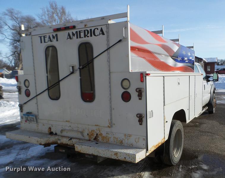 image for item EW9952 2006 Ford F450 Super Duty Crew Cab utility truck