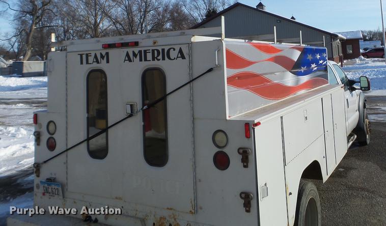 image for item EW9952 2006 Ford F450 Super Duty Crew Cab utility truck