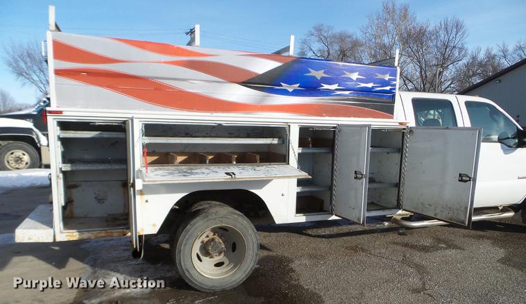 image for item EW9952 2006 Ford F450 Super Duty Crew Cab utility truck