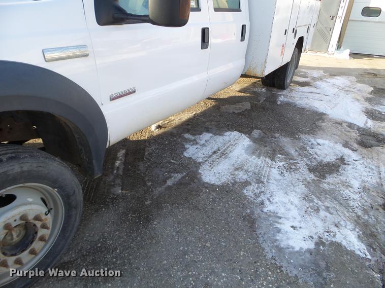 image for item EW9952 2006 Ford F450 Super Duty Crew Cab utility truck