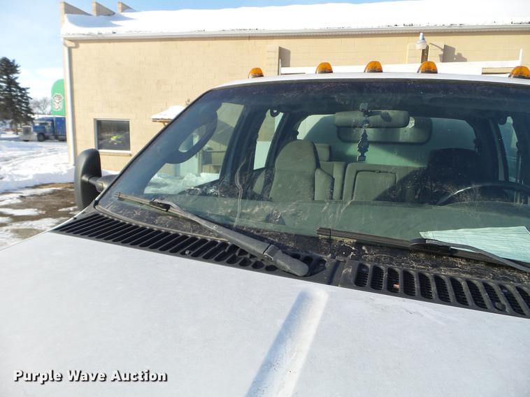 image for item EW9952 2006 Ford F450 Super Duty Crew Cab utility truck