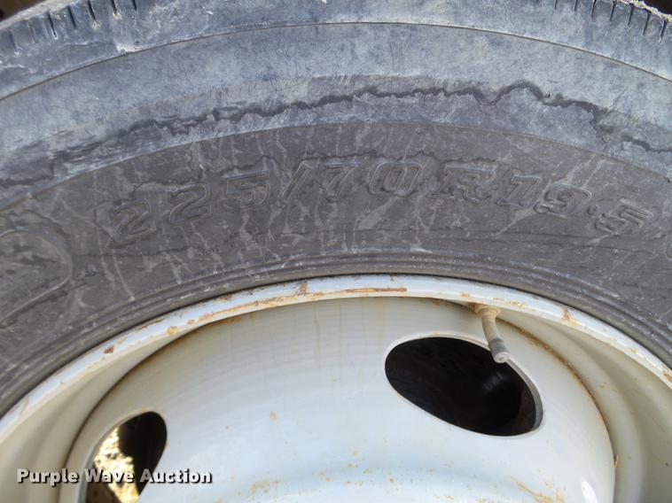 image for item EW9952 2006 Ford F450 Super Duty Crew Cab utility truck