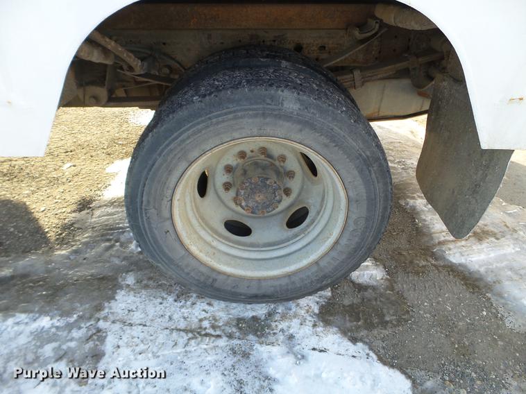 image for item EW9952 2006 Ford F450 Super Duty Crew Cab utility truck