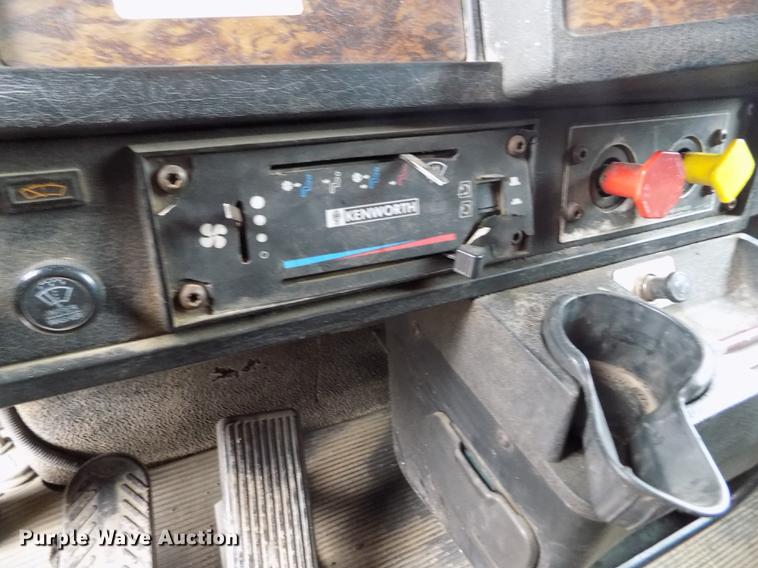 image for item FH9058 1998 Kenworth T800 dump truck