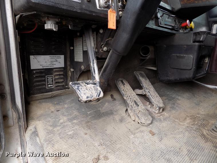 image for item FH9058 1998 Kenworth T800 dump truck