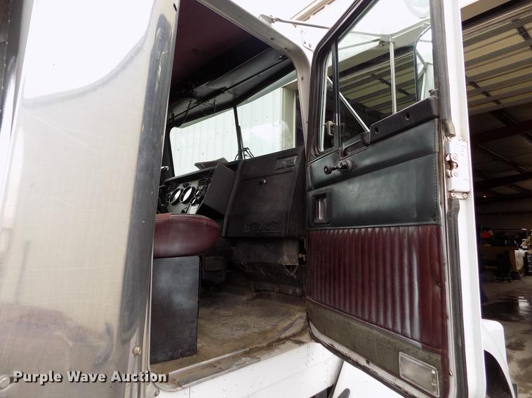 image for item FH9058 1998 Kenworth T800 dump truck