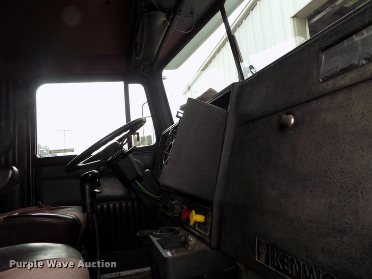 image for item FH9058 1998 Kenworth T800 dump truck