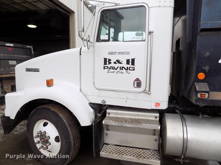 image for item FH9058 1998 Kenworth T800 dump truck