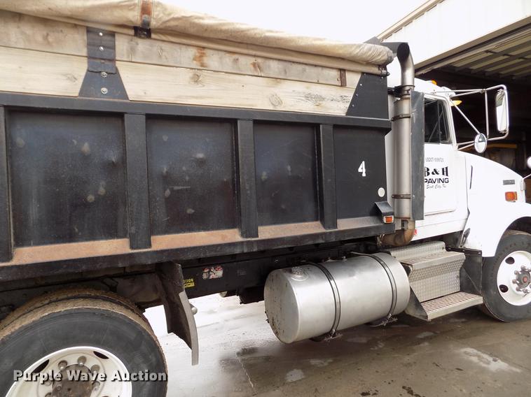 image for item FH9058 1998 Kenworth T800 dump truck