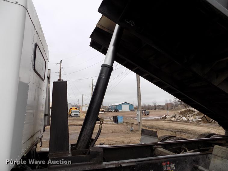 image for item FH9058 1998 Kenworth T800 dump truck