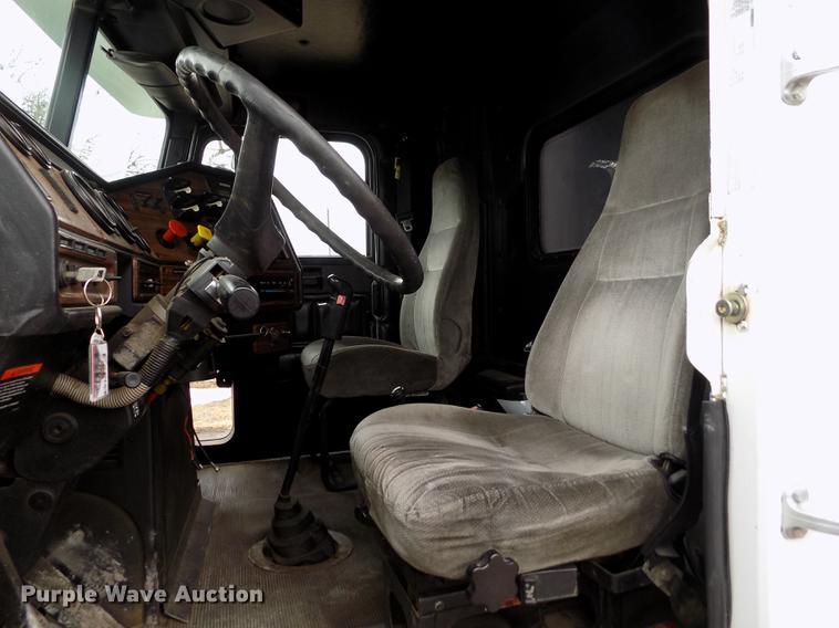 image for item FH9060 2001 Freightliner FLD dump truck