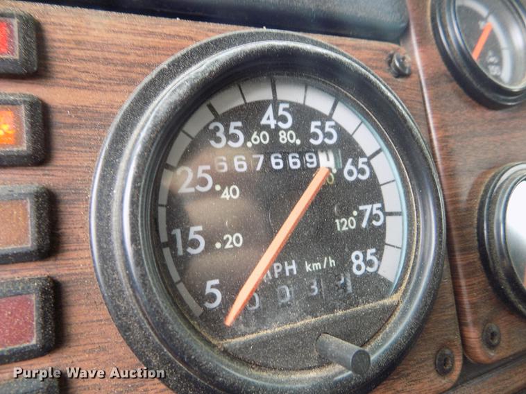 image for item FH9060 2001 Freightliner FLD dump truck