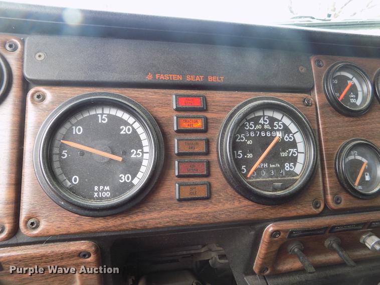 image for item FH9060 2001 Freightliner FLD dump truck