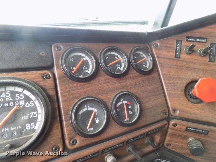 image for item FH9060 2001 Freightliner FLD dump truck