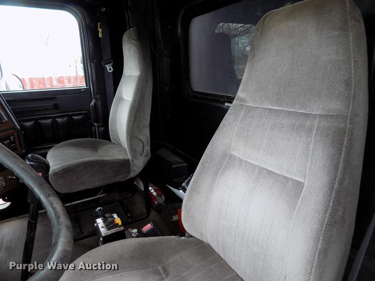 image for item FH9060 2001 Freightliner FLD dump truck