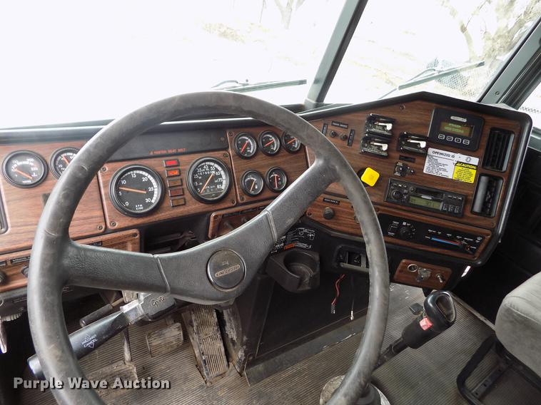 image for item FH9060 2001 Freightliner FLD dump truck