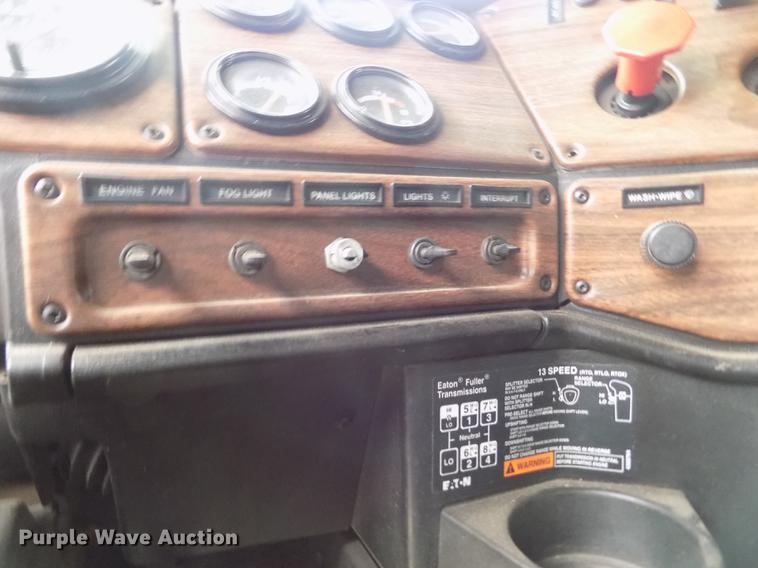 image for item FH9060 2001 Freightliner FLD dump truck