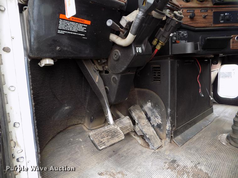 image for item FH9060 2001 Freightliner FLD dump truck