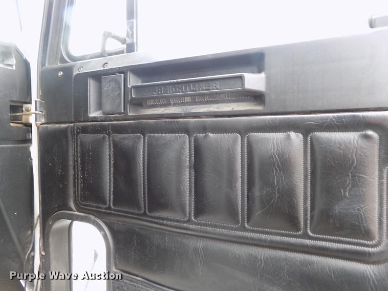 image for item FH9060 2001 Freightliner FLD dump truck