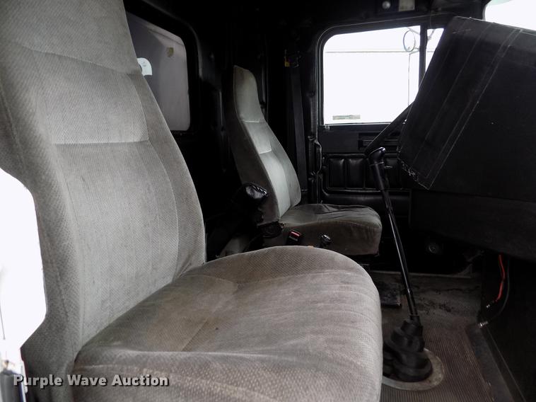 image for item FH9060 2001 Freightliner FLD dump truck