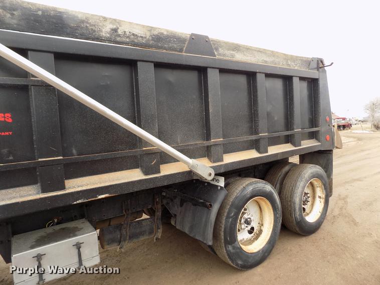 image for item FH9060 2001 Freightliner FLD dump truck