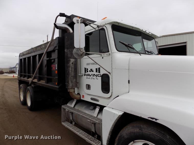 image for item FH9060 2001 Freightliner FLD dump truck