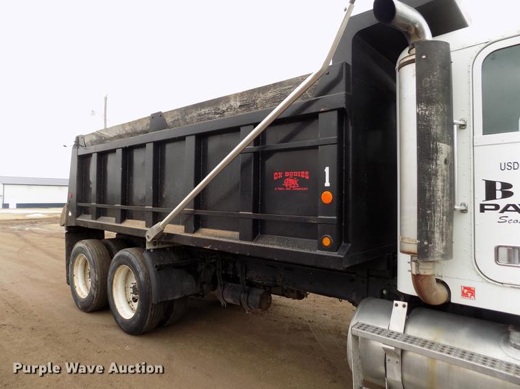 image for item FH9060 2001 Freightliner FLD dump truck