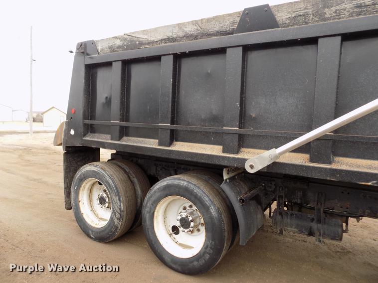 image for item FH9060 2001 Freightliner FLD dump truck