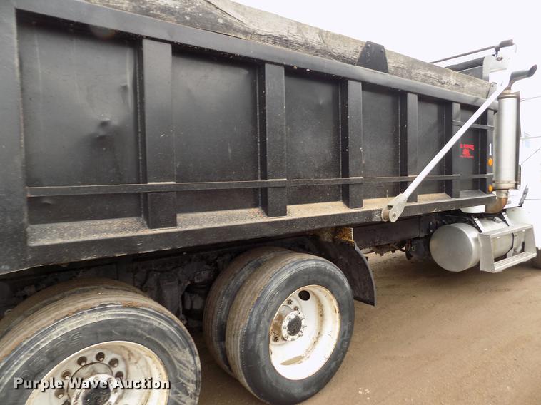 image for item FH9060 2001 Freightliner FLD dump truck
