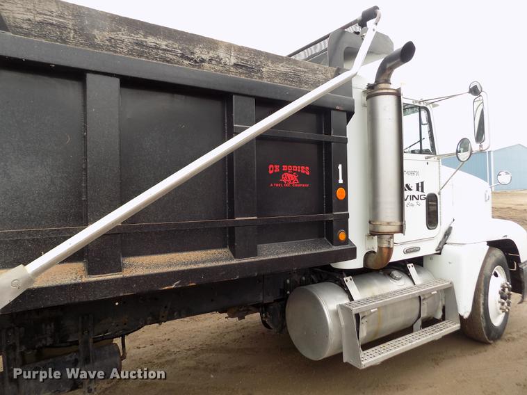 image for item FH9060 2001 Freightliner FLD dump truck