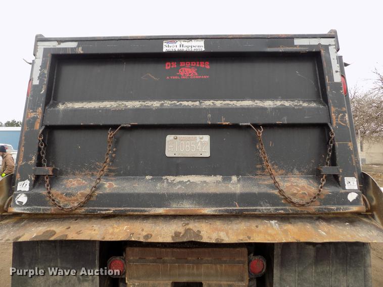 image for item FH9060 2001 Freightliner FLD dump truck