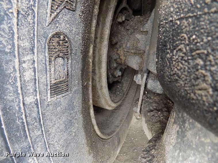 image for item FH9060 2001 Freightliner FLD dump truck