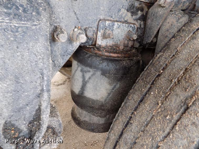 image for item FH9060 2001 Freightliner FLD dump truck