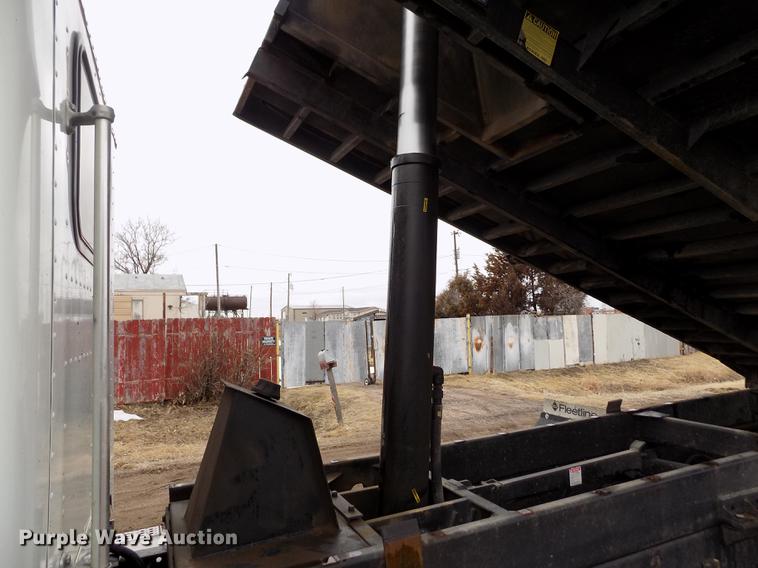 image for item FH9060 2001 Freightliner FLD dump truck