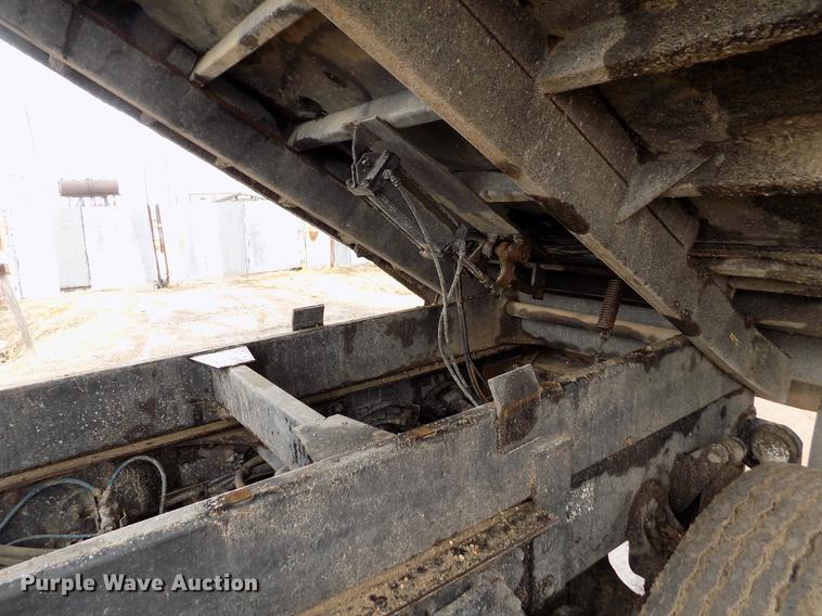 image for item FH9060 2001 Freightliner FLD dump truck