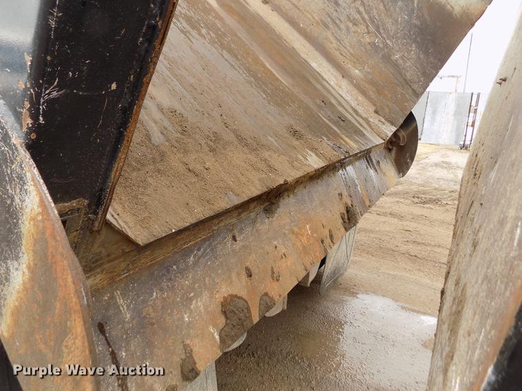 image for item FH9060 2001 Freightliner FLD dump truck