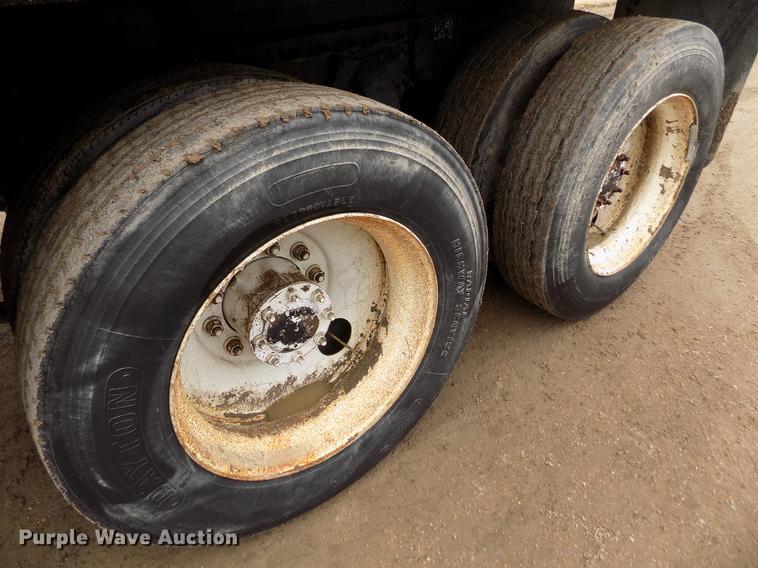 image for item FH9060 2001 Freightliner FLD dump truck