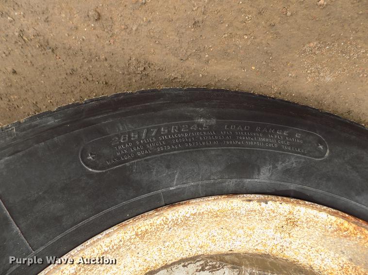 image for item FH9060 2001 Freightliner FLD dump truck