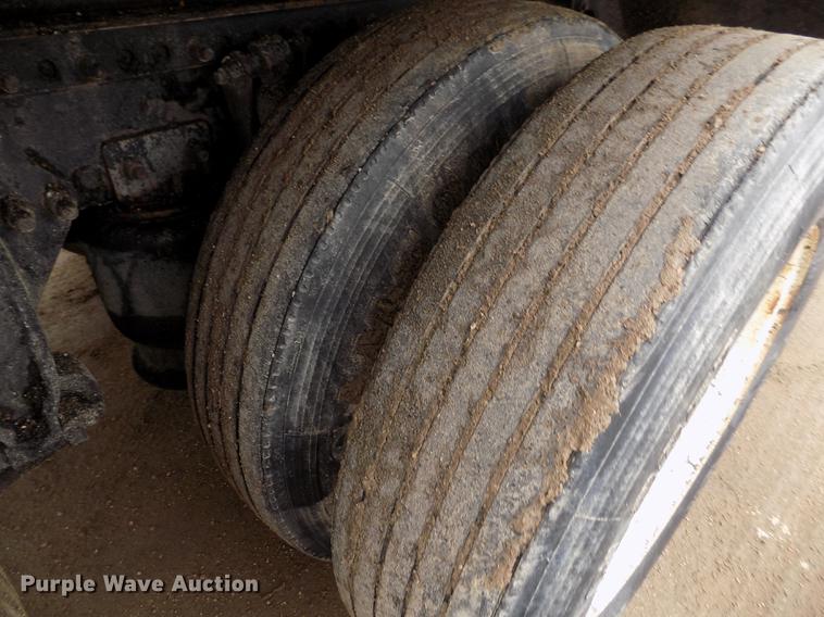 image for item FH9060 2001 Freightliner FLD dump truck