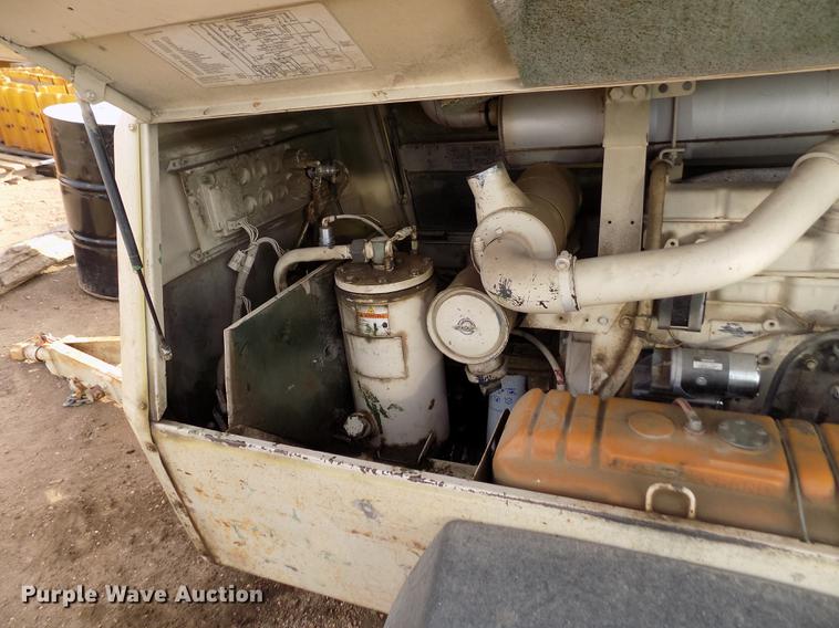 image for item FH9102 1993 Ingersoll Rand P185 compressor