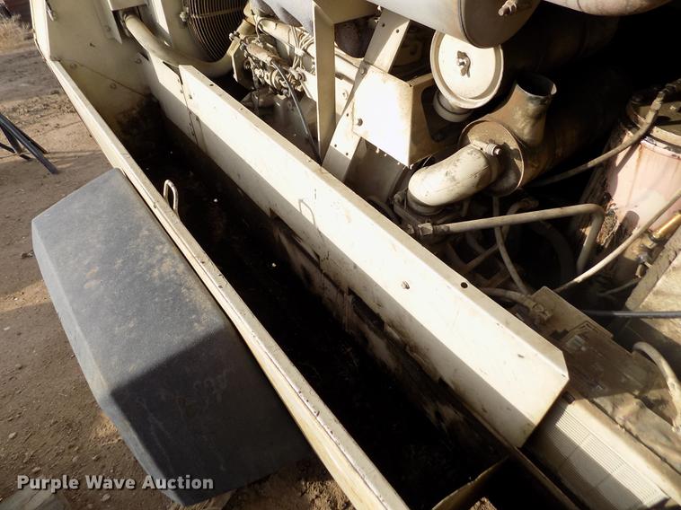 image for item FH9102 1993 Ingersoll Rand P185 compressor