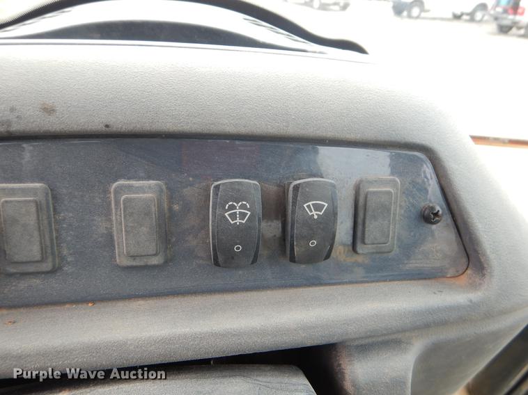 image for item FQ9585 2012 John Deere 310J backhoe