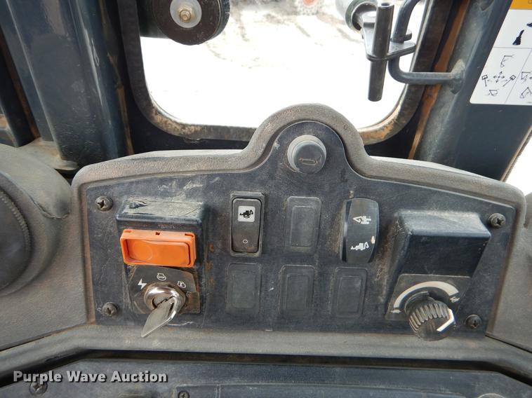 image for item FQ9585 2012 John Deere 310J backhoe