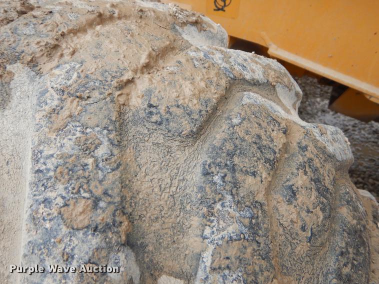 image for item FQ9585 2012 John Deere 310J backhoe