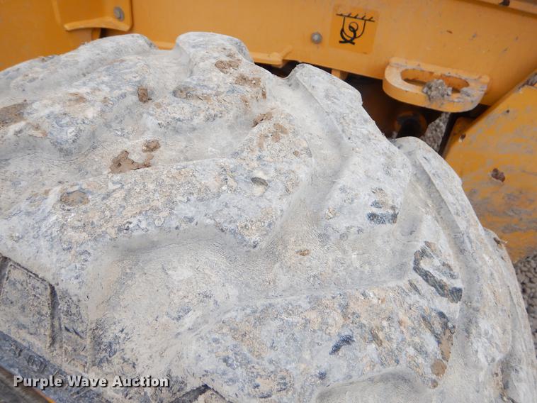 image for item FQ9585 2012 John Deere 310J backhoe