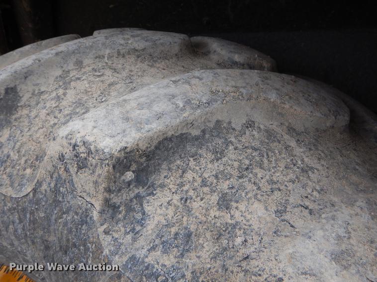 image for item FQ9585 2012 John Deere 310J backhoe