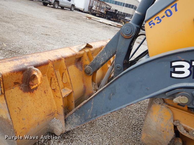 image for item FQ9585 2012 John Deere 310J backhoe